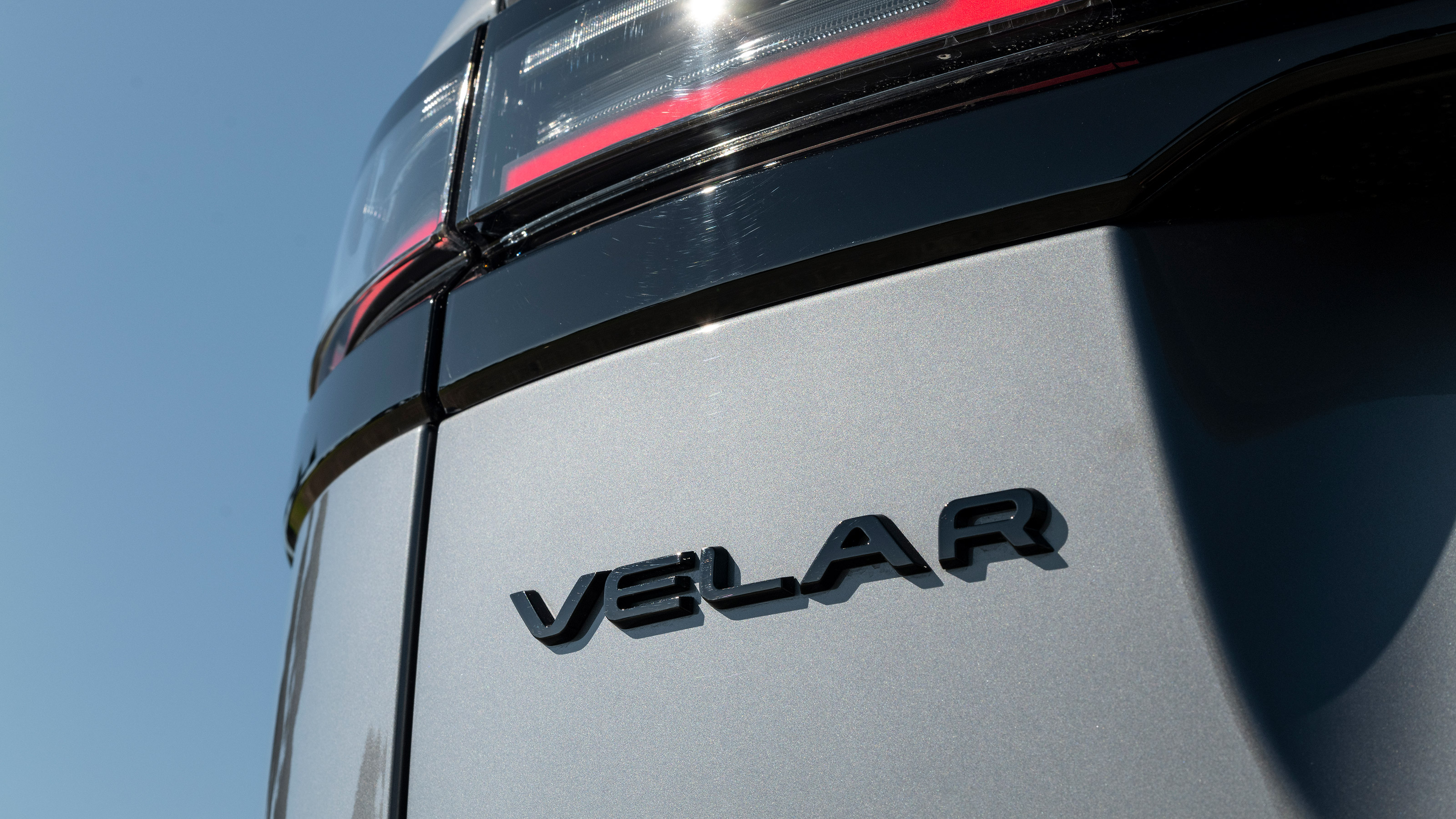 Range Rover Velar P400e - rear badge