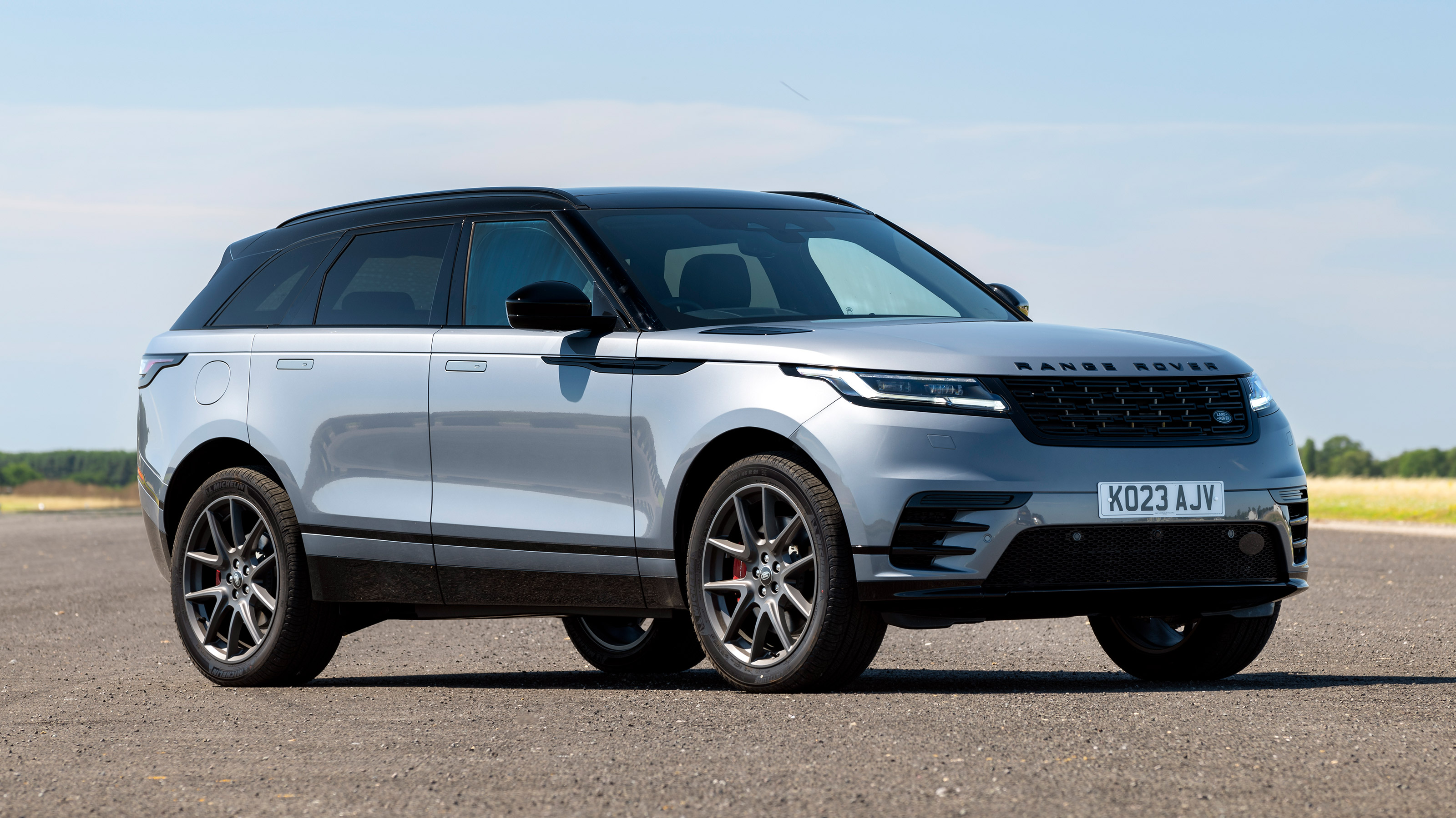 Range Rover Velar P400e - front static