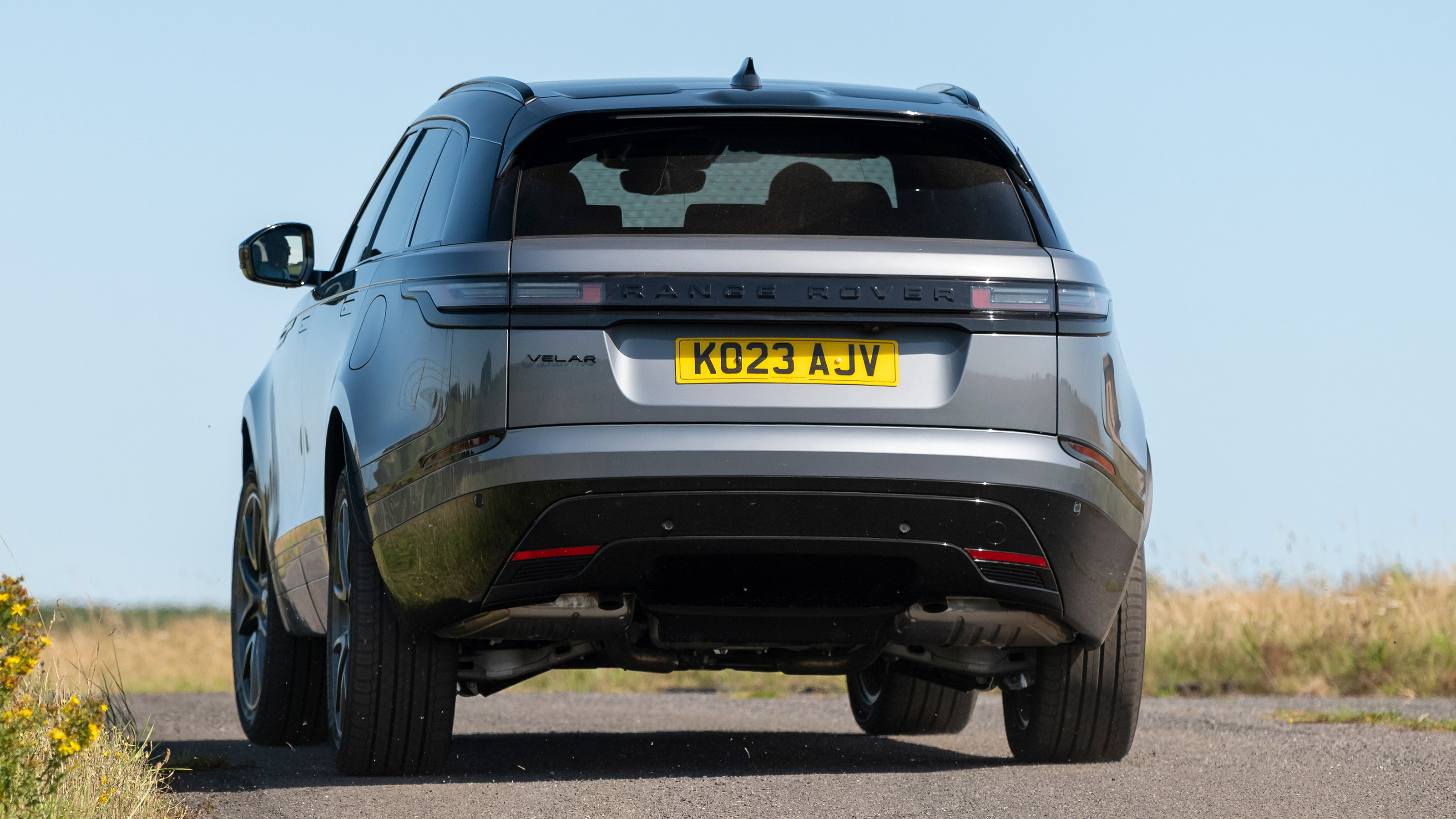 Range Rover Velar P400e - rear cornering