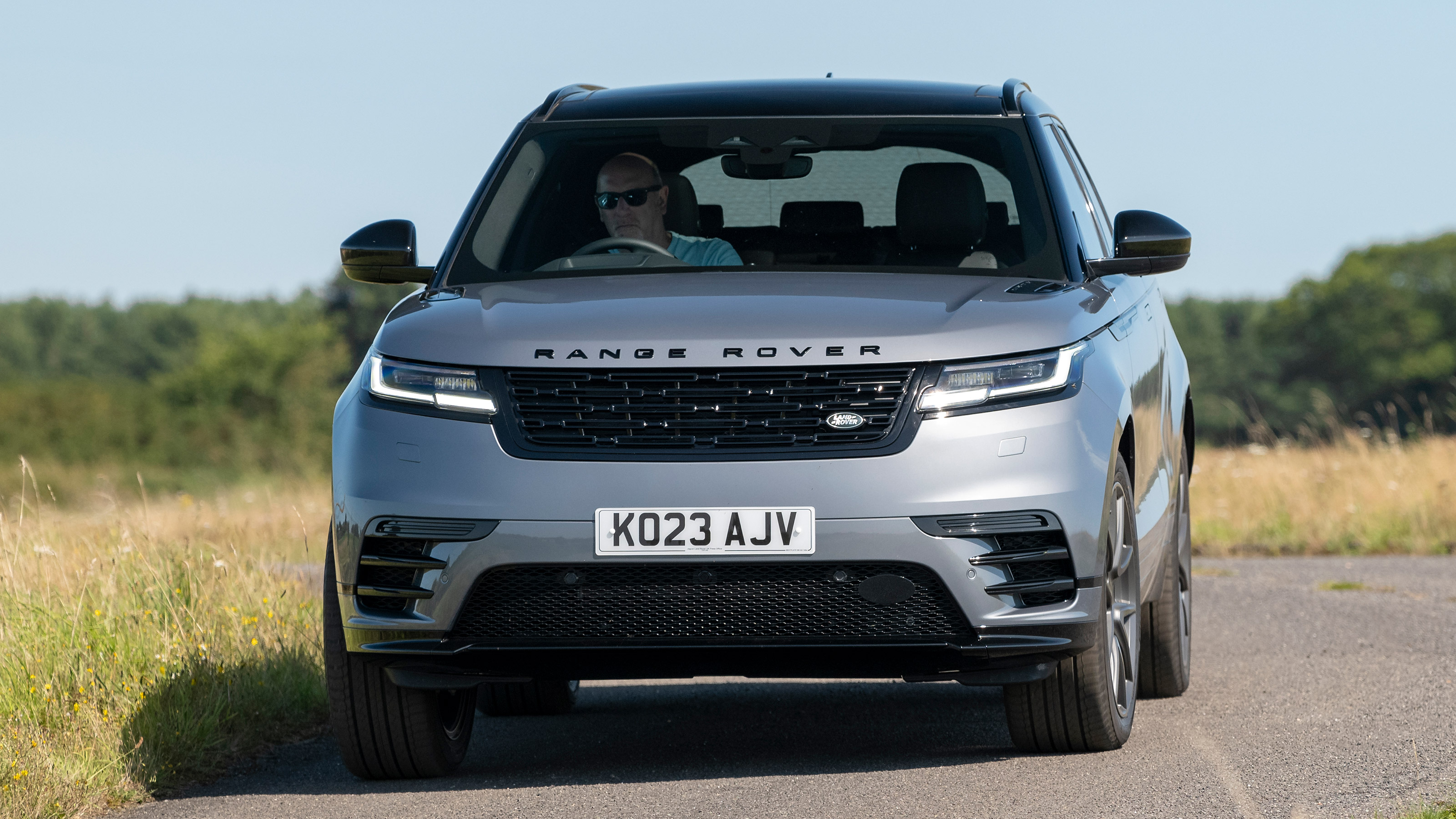 Range Rover Velar P400e - front cornering