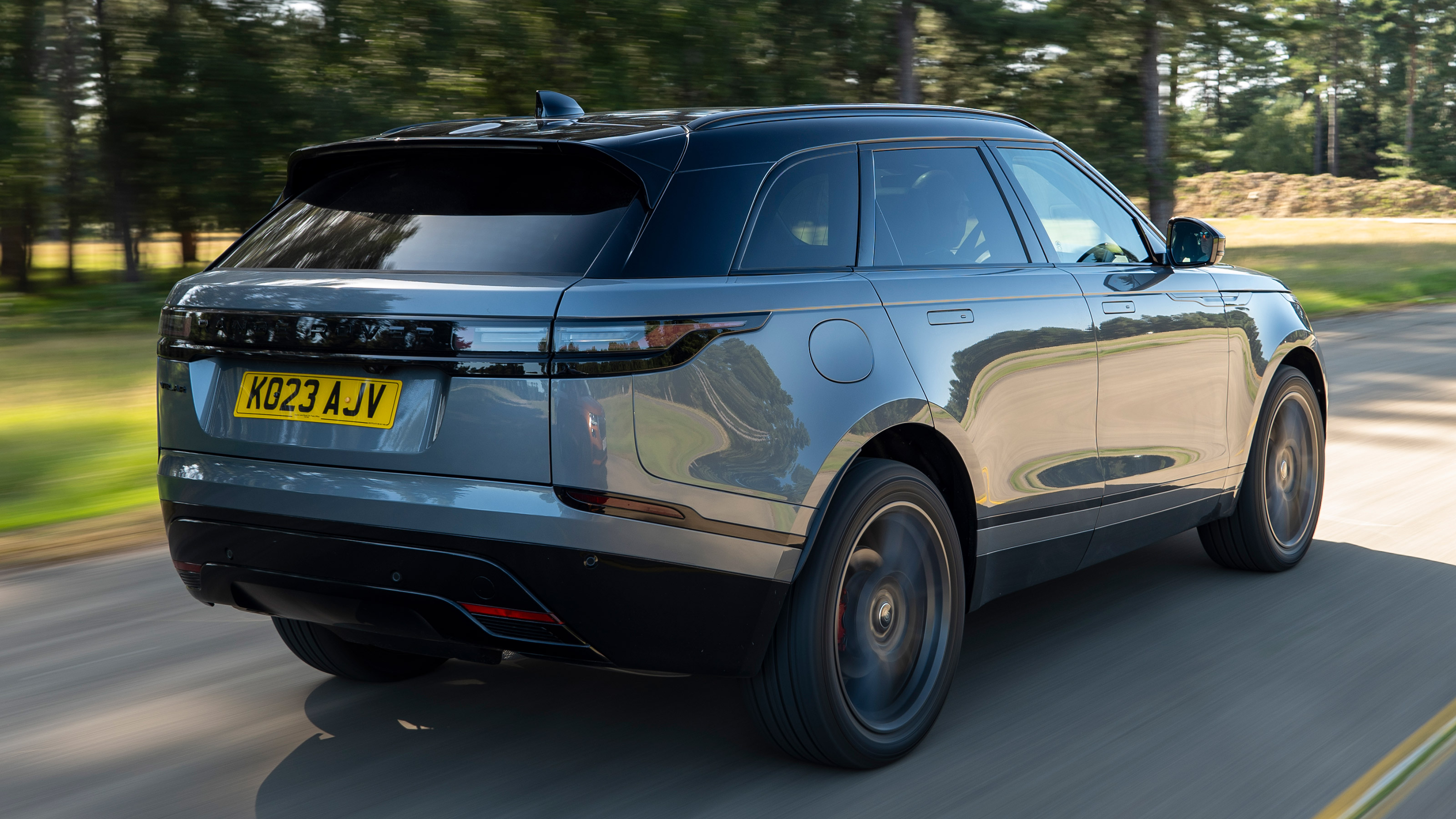 Range Rover Velar P400e - rear