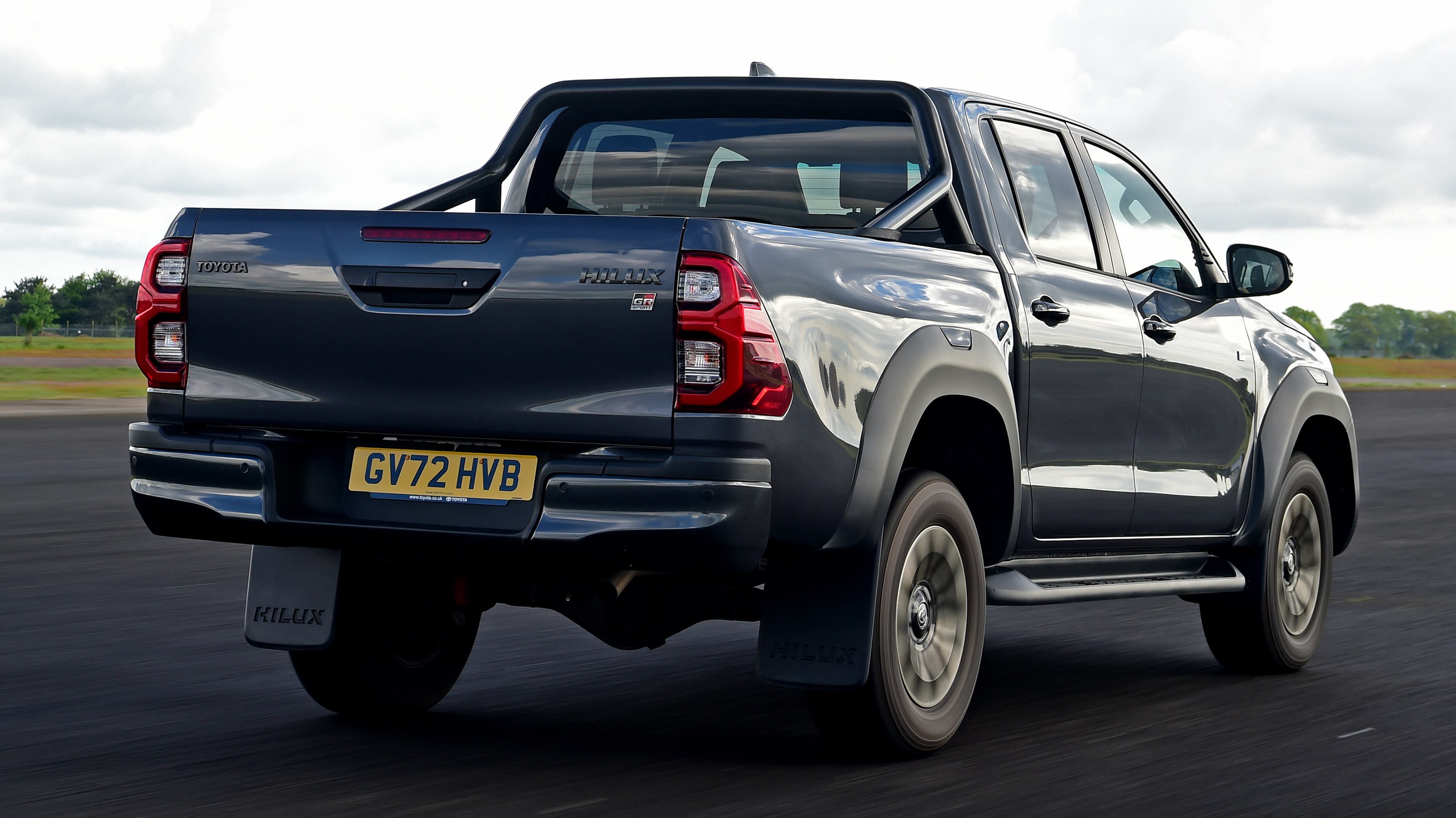 Toyota Hilux - rear tracking