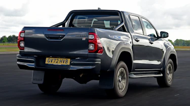 Toyota Hilux - rear tracking