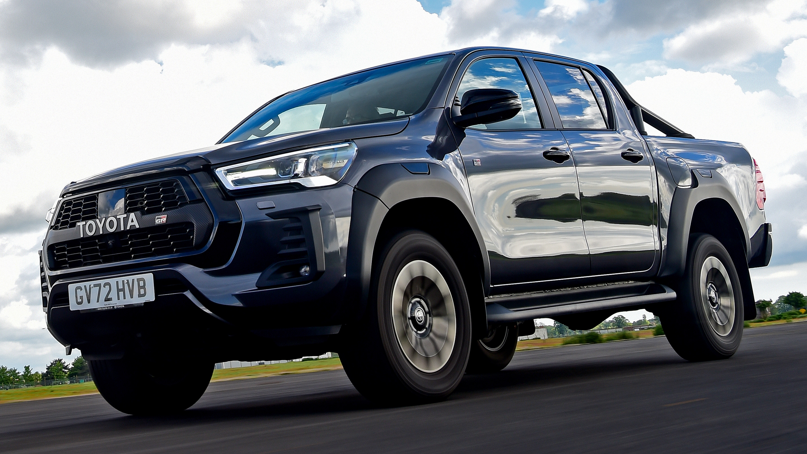Toyota Hilux - full front