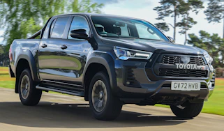 Toyota Hilux - front tracking