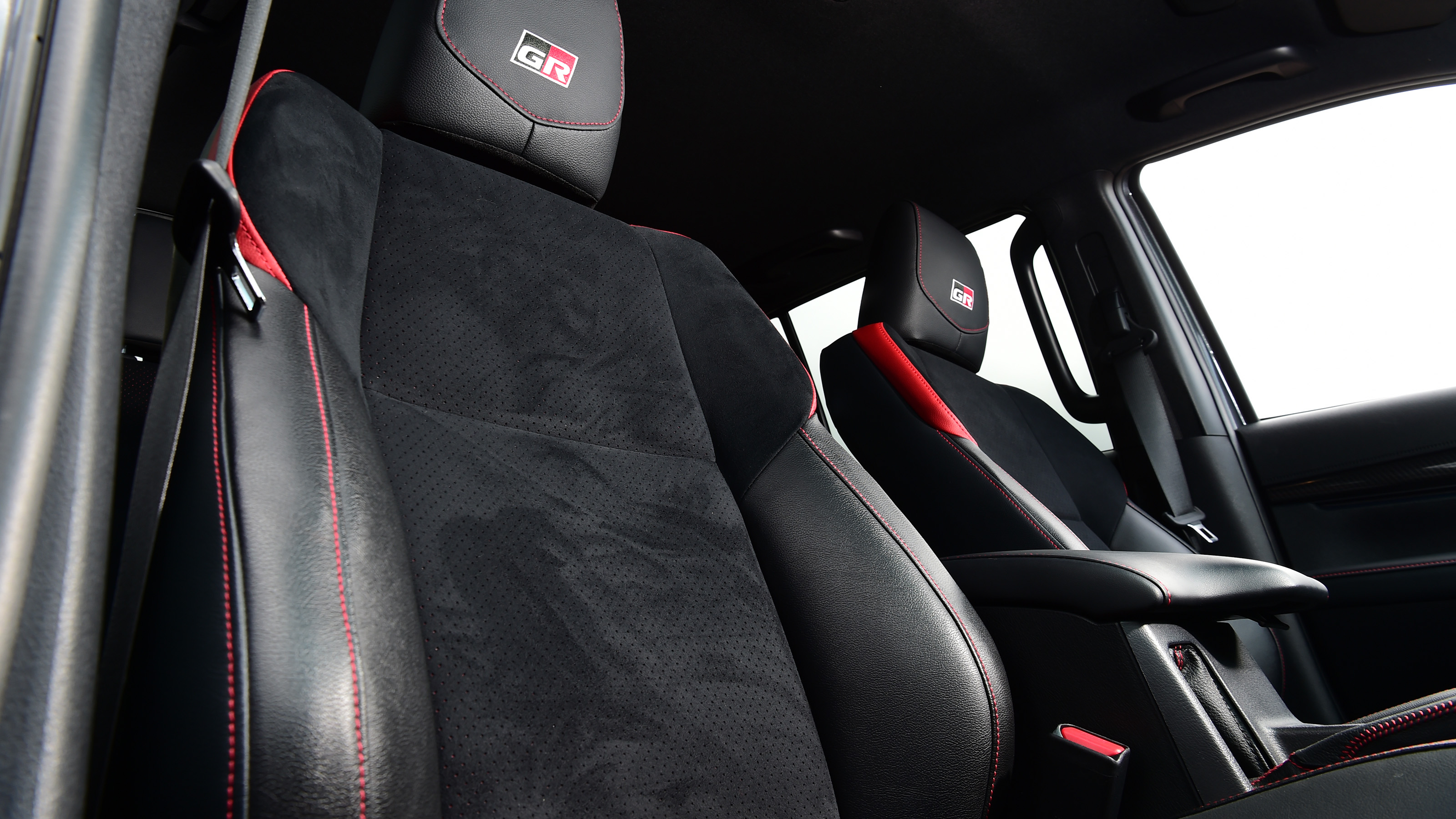 Toyota Hilux - front seats