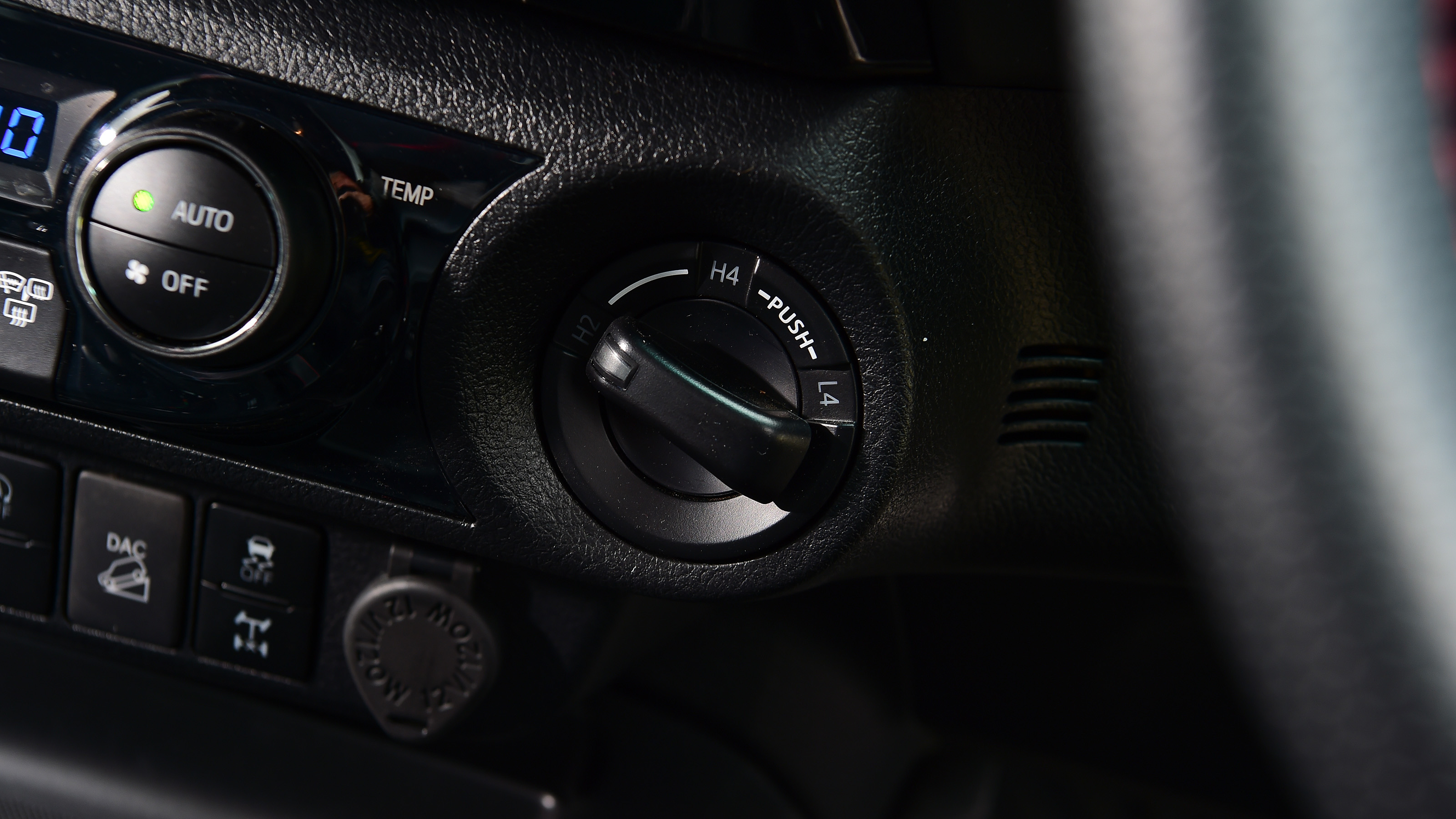 Toyota Hilux - drive selector