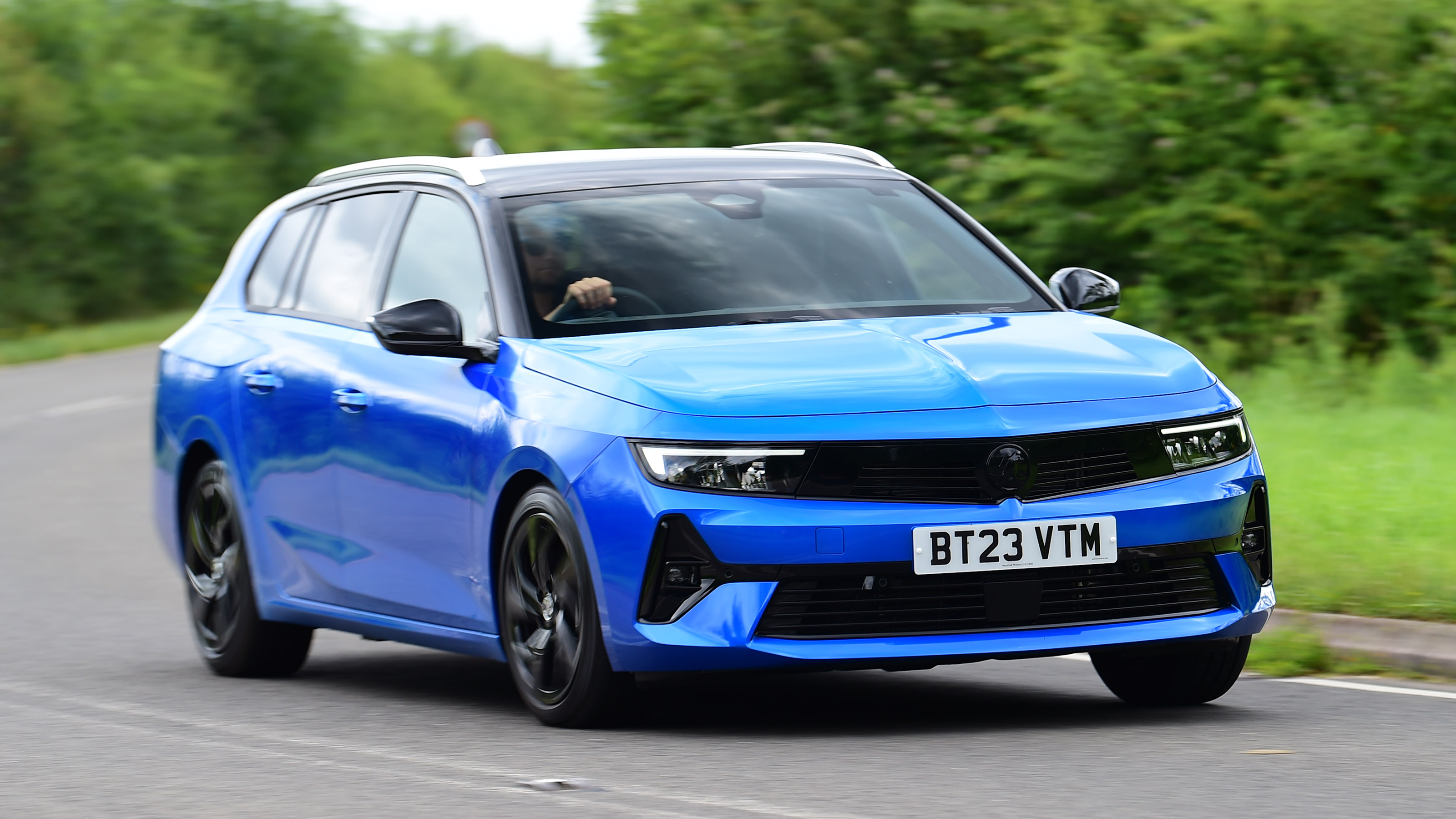 Vauxhall Astra Sports Tourer PHEV - front cornering