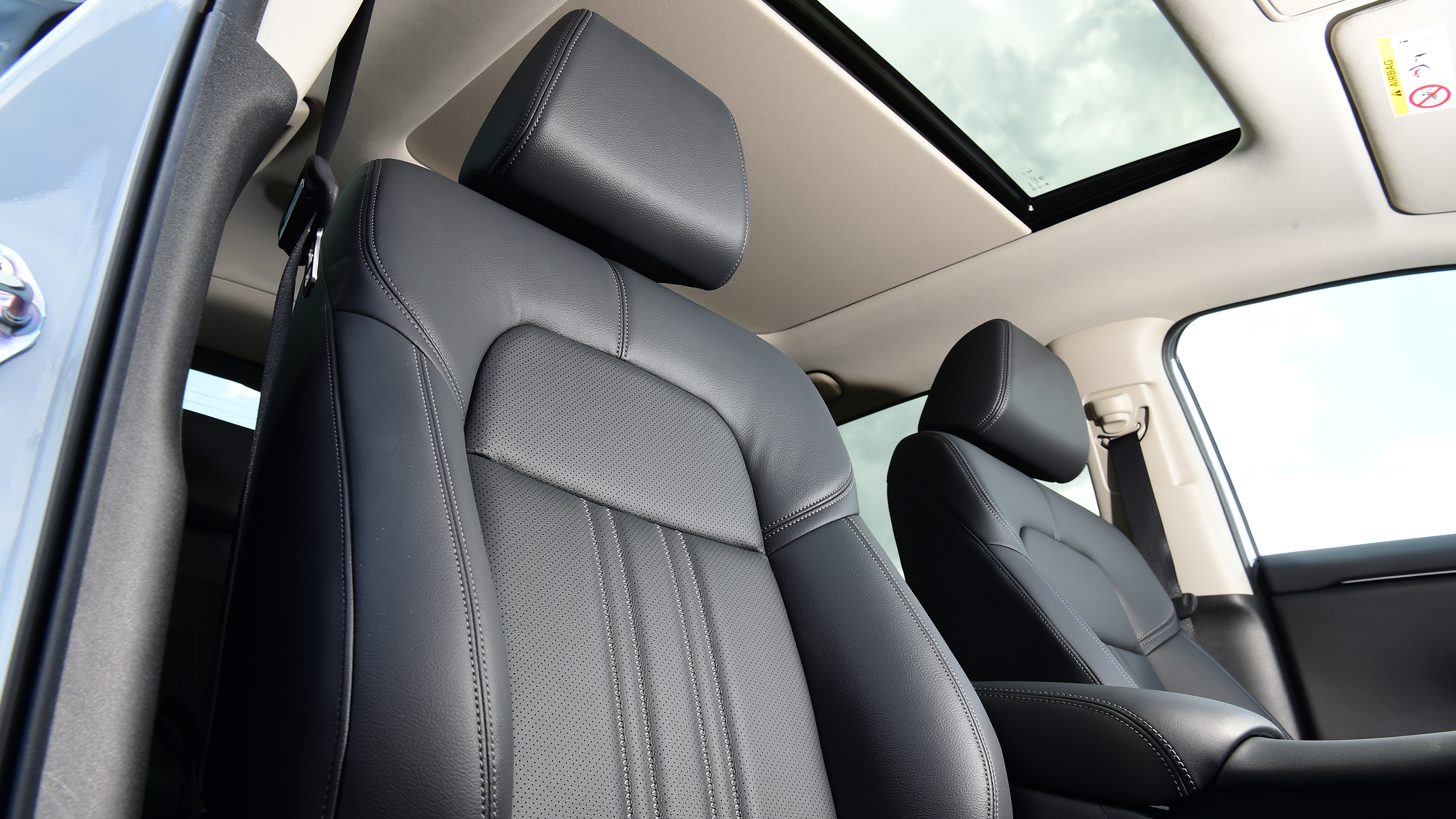 Nissan Qashqai - front seats