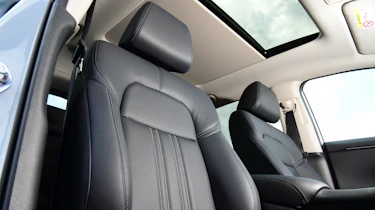 Nissan Qashqai - front seats