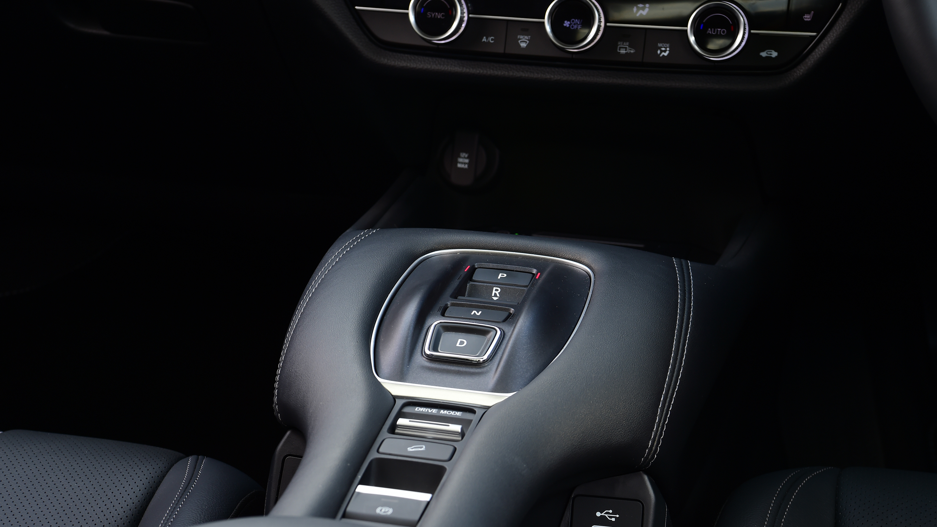 Honda ZR-V - gear selector