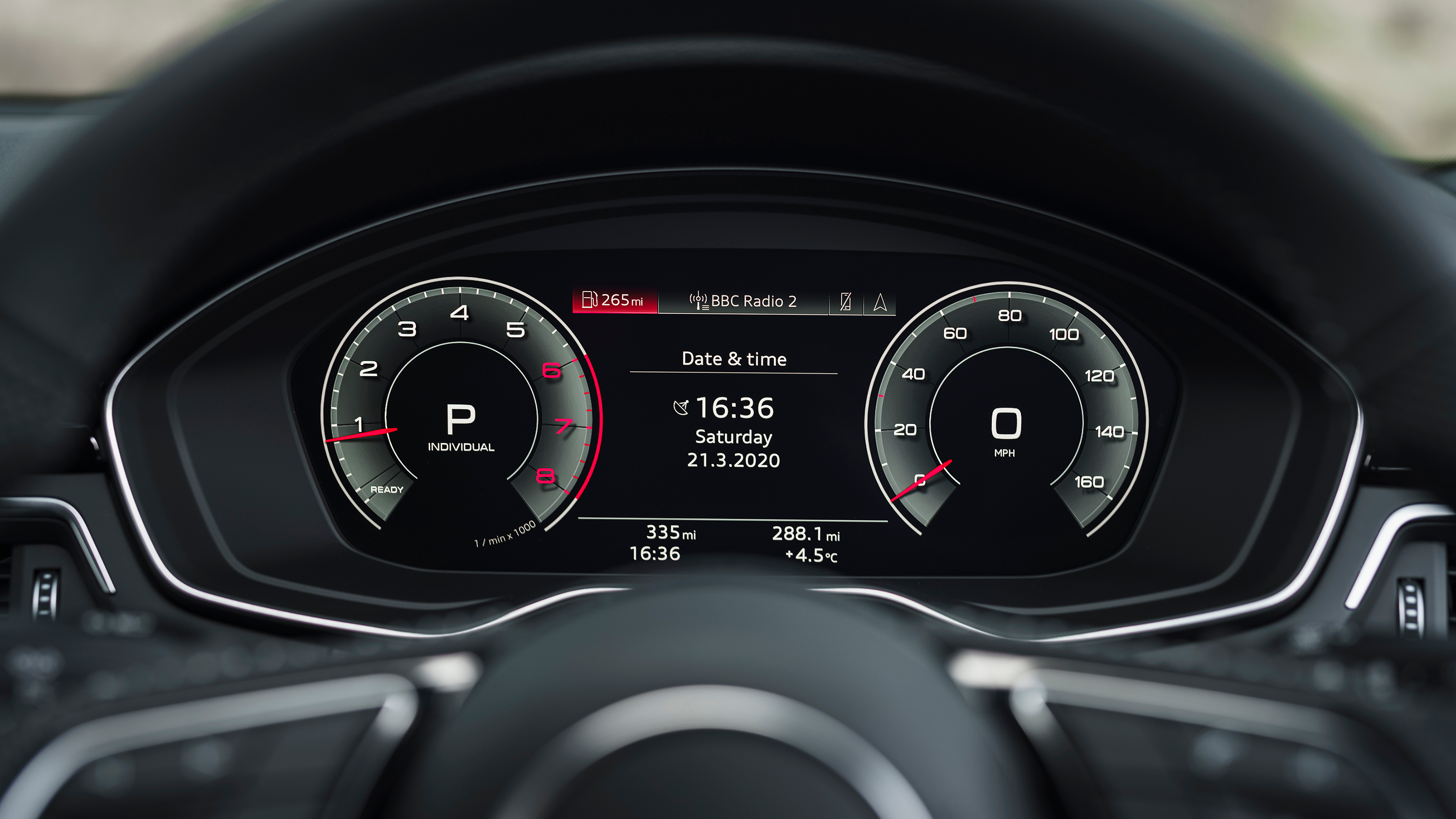 Audi A5 Coupe - dashboard screen (round dials display)
