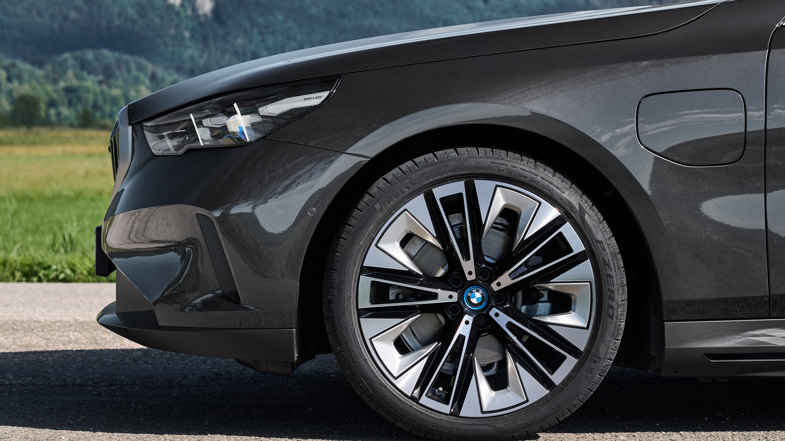 BMW 530e - alloys 