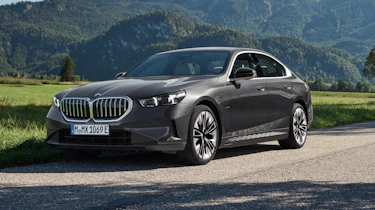 BMW 530e - front static