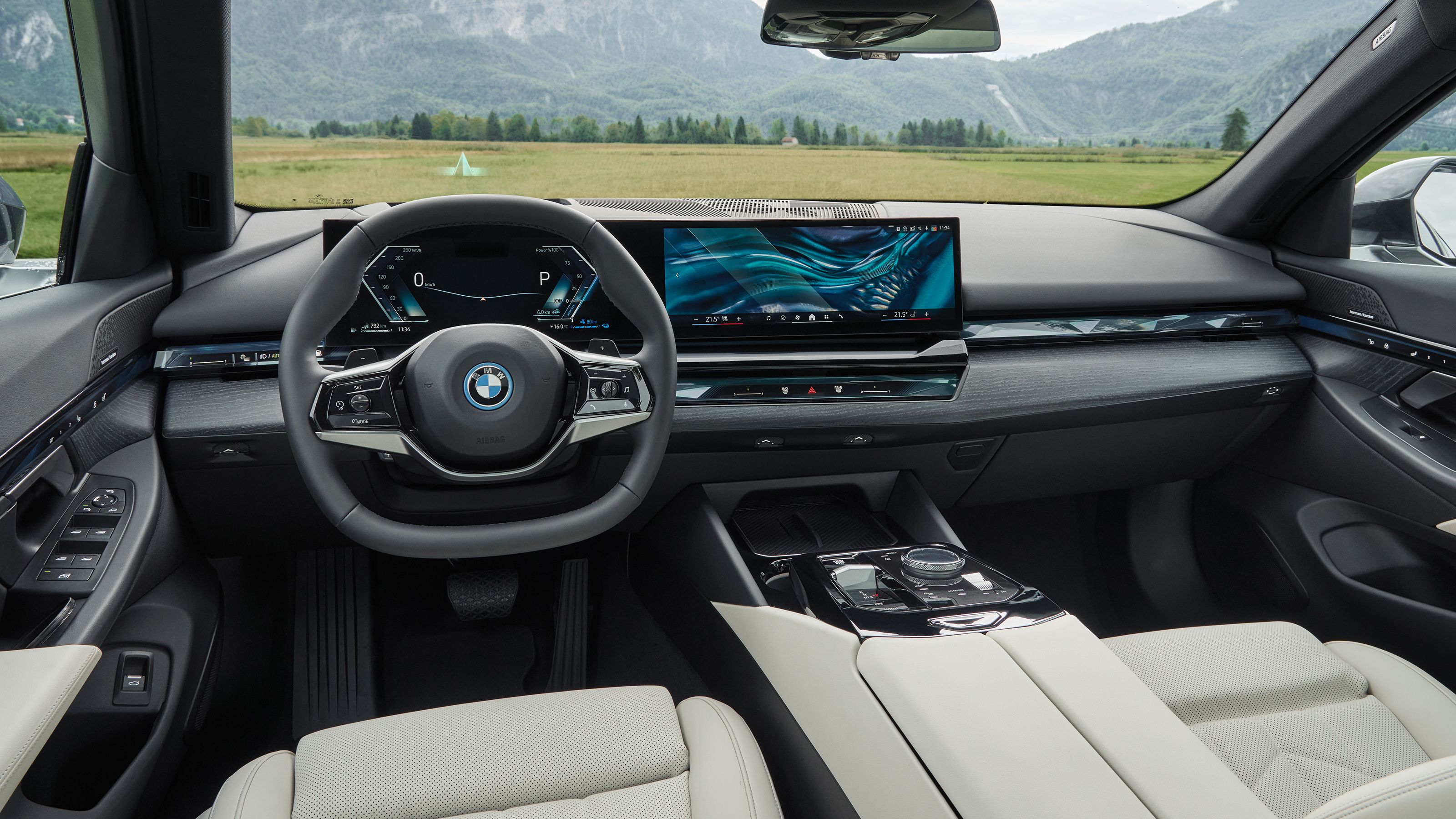 BMW 530e - interior 