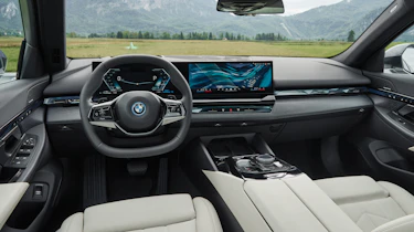 BMW 530e - interior