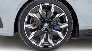 BMW i5 - wheel