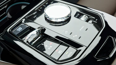 BMW i5 - interior