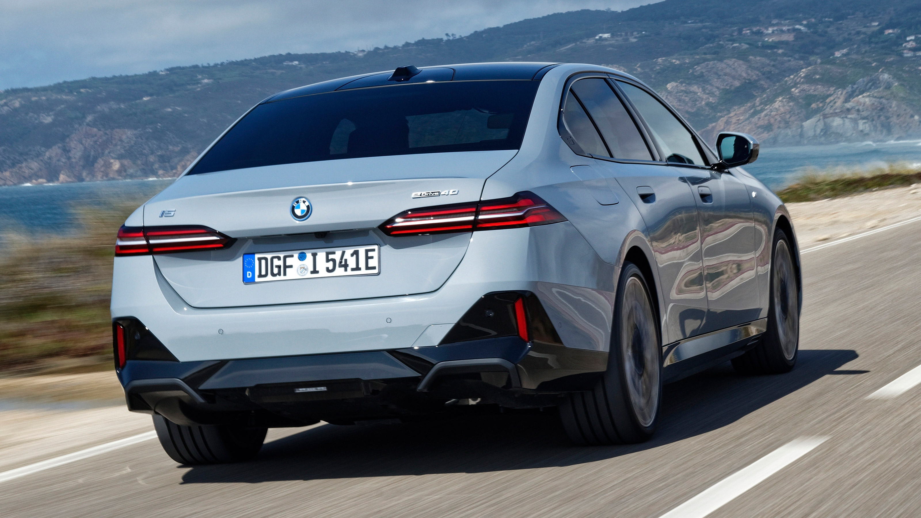 BMW i5 - rear