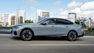 BMW i5 - side