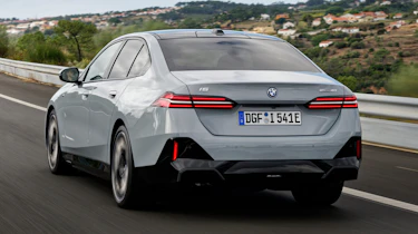 BMW i5 - rear tracking