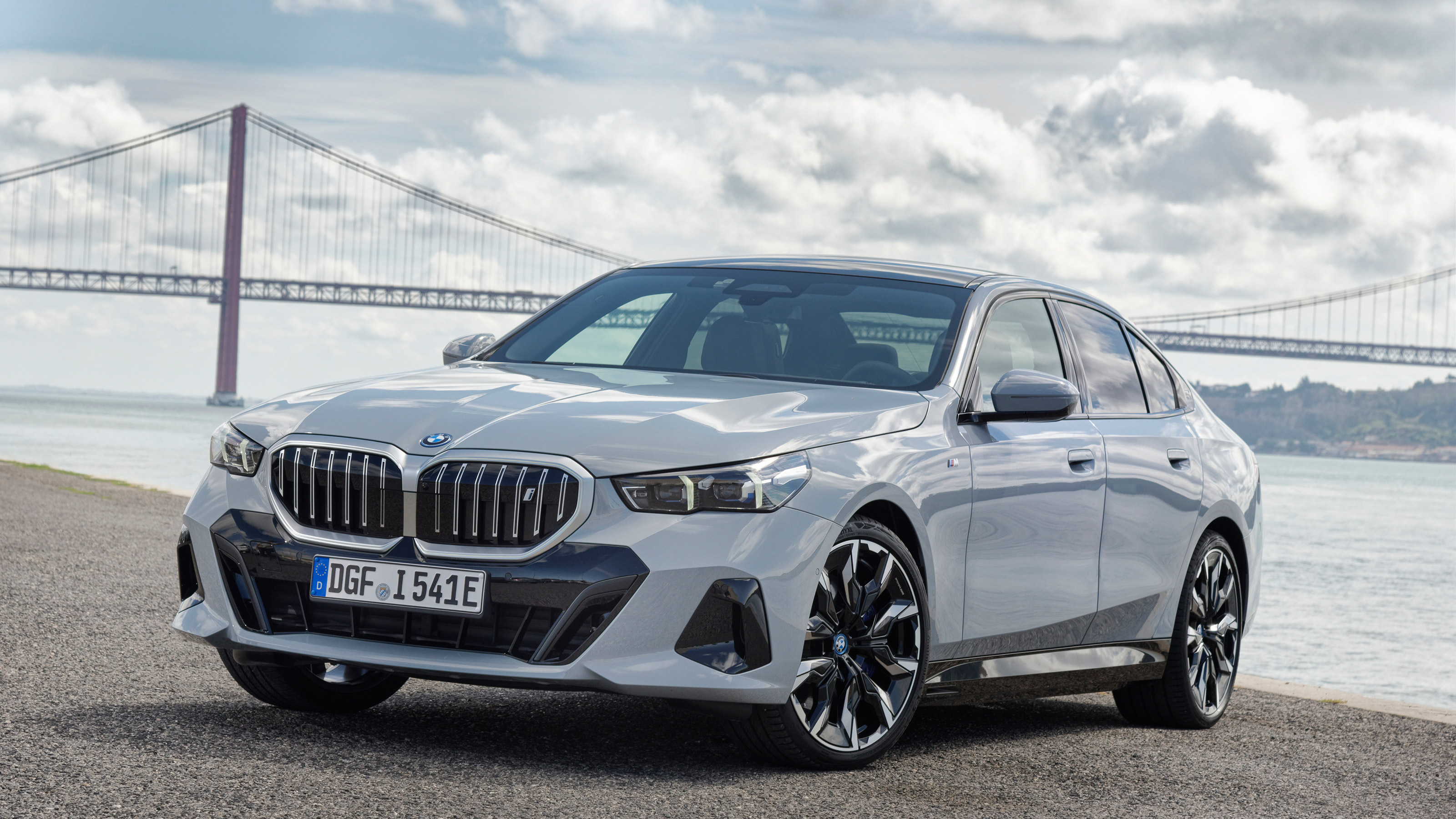 BMW i5 - front static