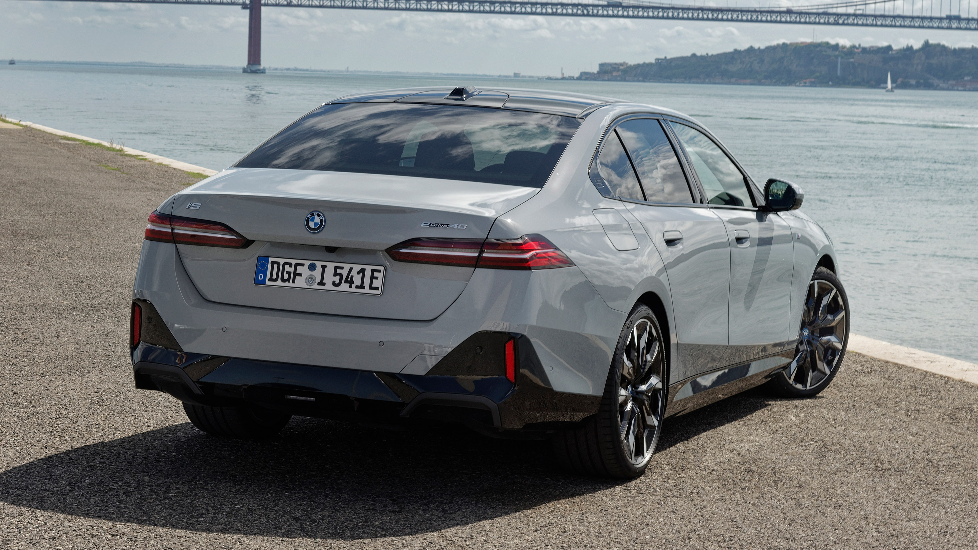 BMW i5 - rear static