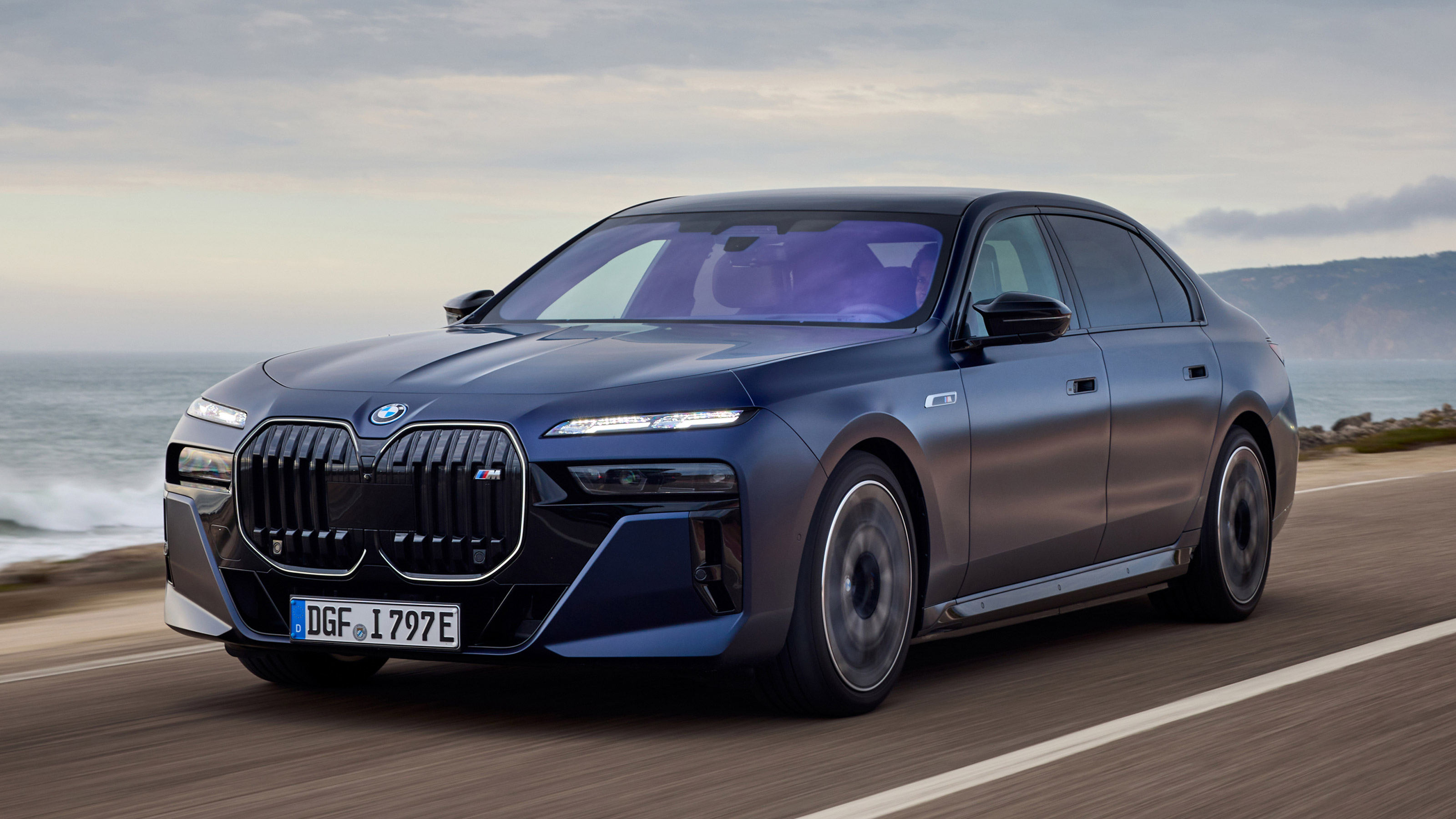 BMW i7 M70 xDrive - front
