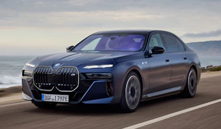 BMW i7 M70 xDrive - front