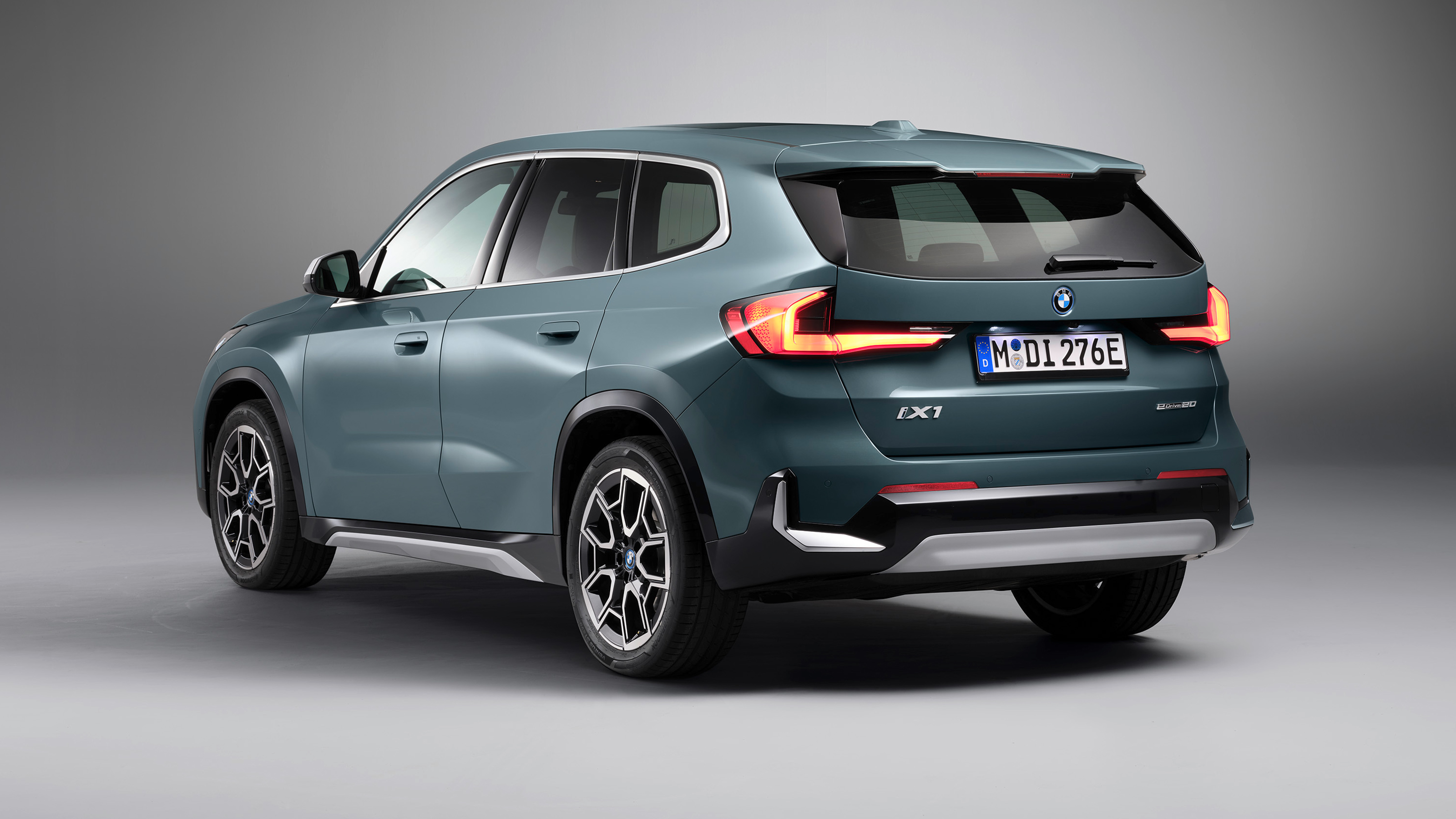BMW iX1 eDrive20 - rear 3/4 static