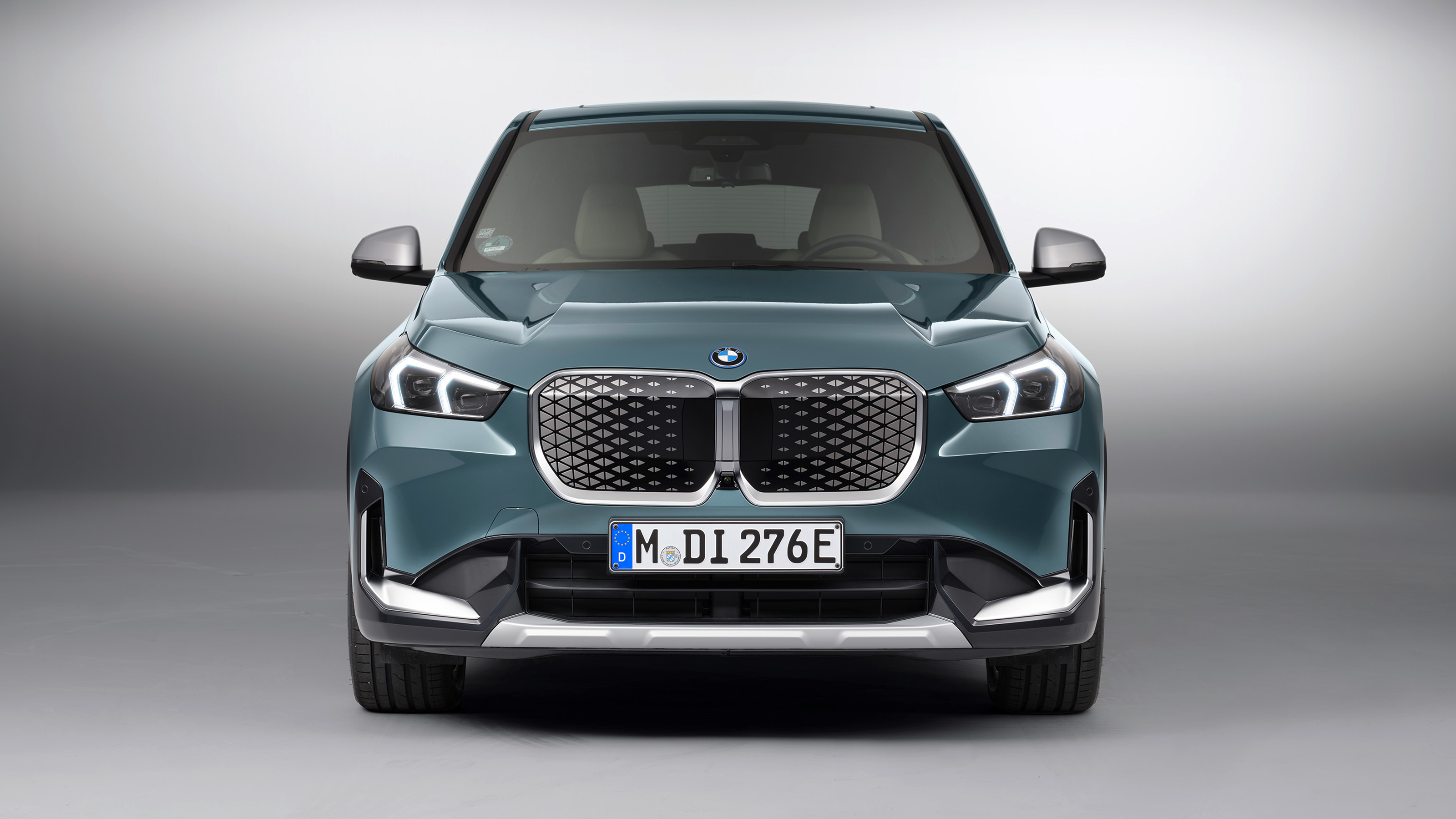BMW iX1 eDrive20 - front static