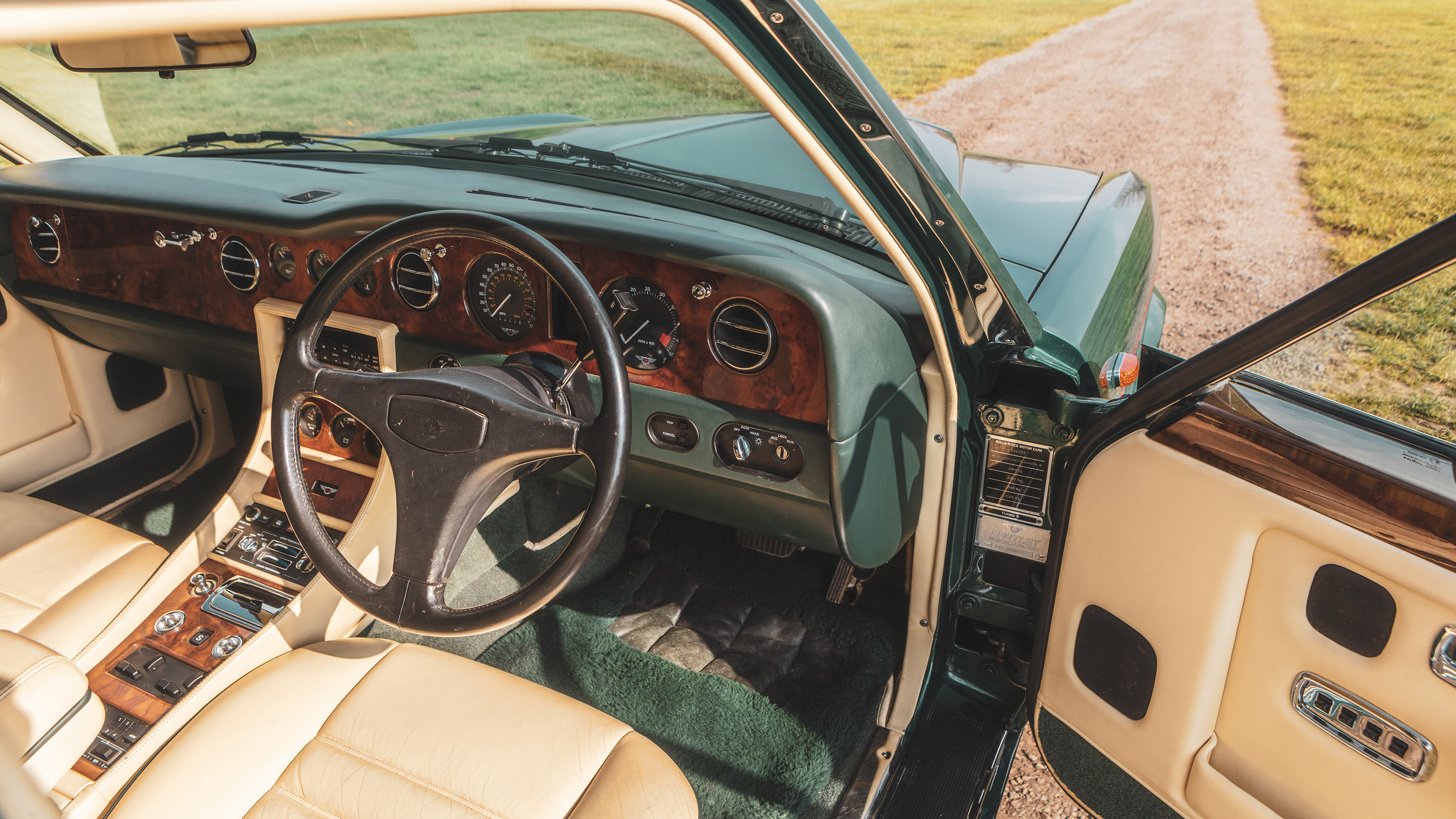 Bentley Turbo R - interior (driver's side view)