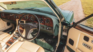 Bentley Turbo R - interior (driver's side view)