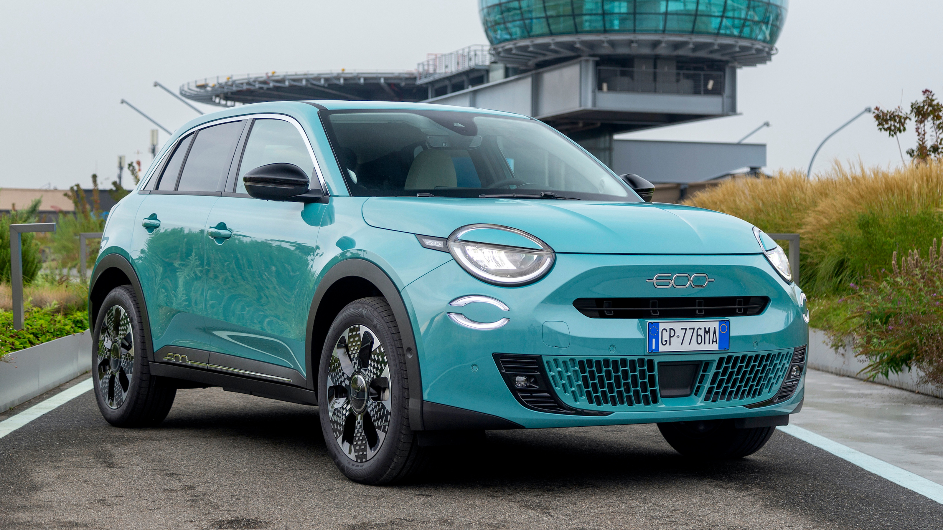 Fiat 600 hybrid - front 