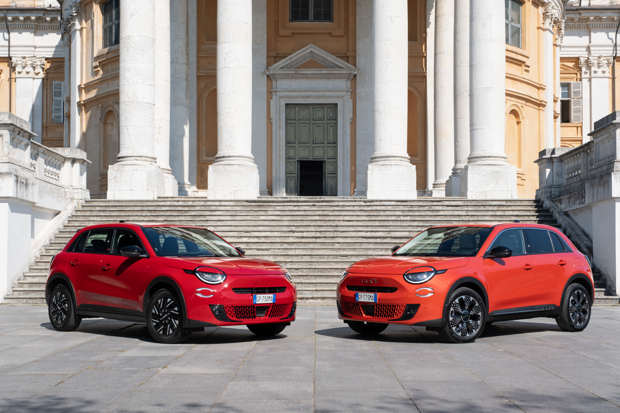 Fiat 600e Red and 600e LaPrima - front 
