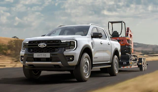 Ford Ranger PHEV - front action