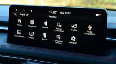 Genesis G70 Shooting Brake - infotainment system
