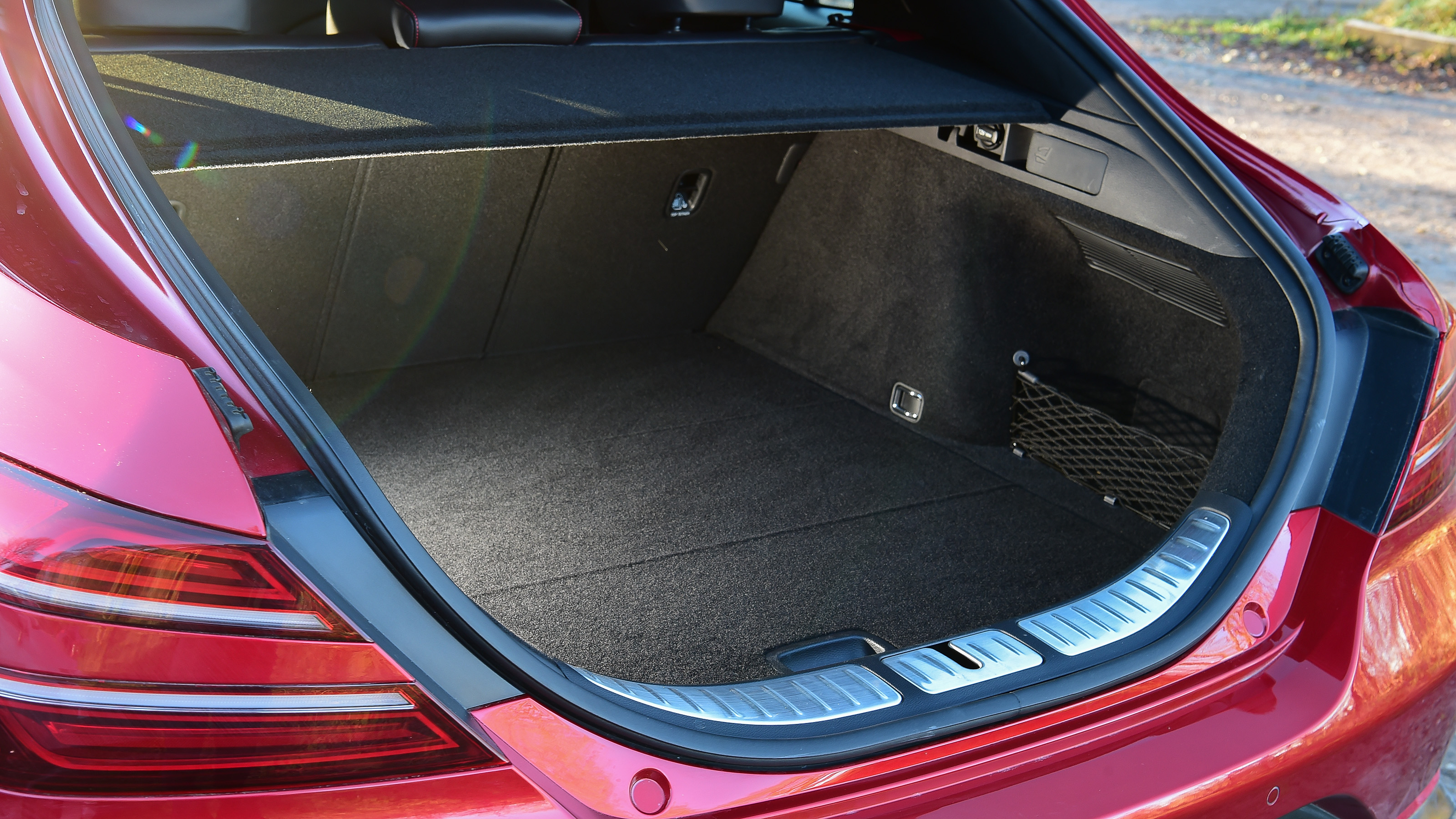 Genesis G70 Shooting Brake - boot