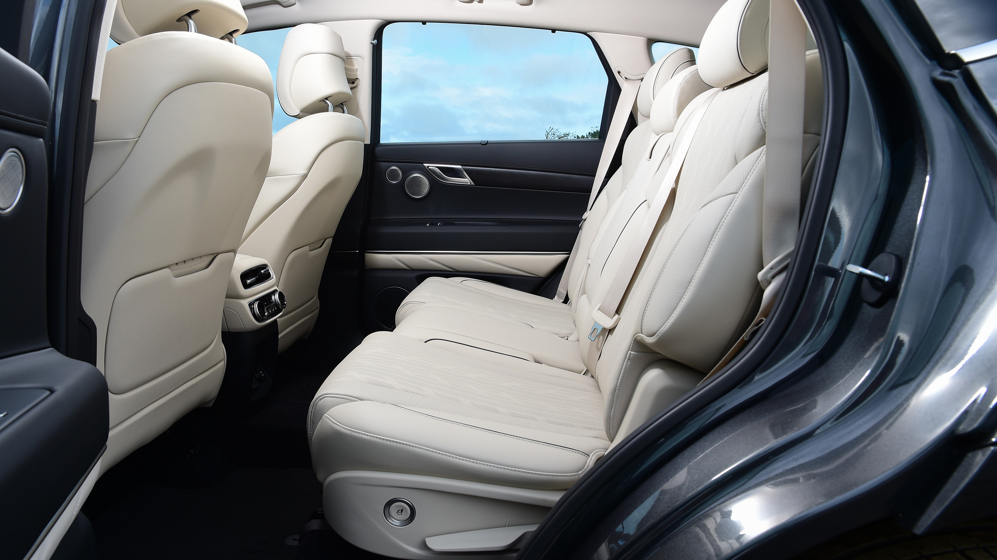 Genesis GV80 - rear seats