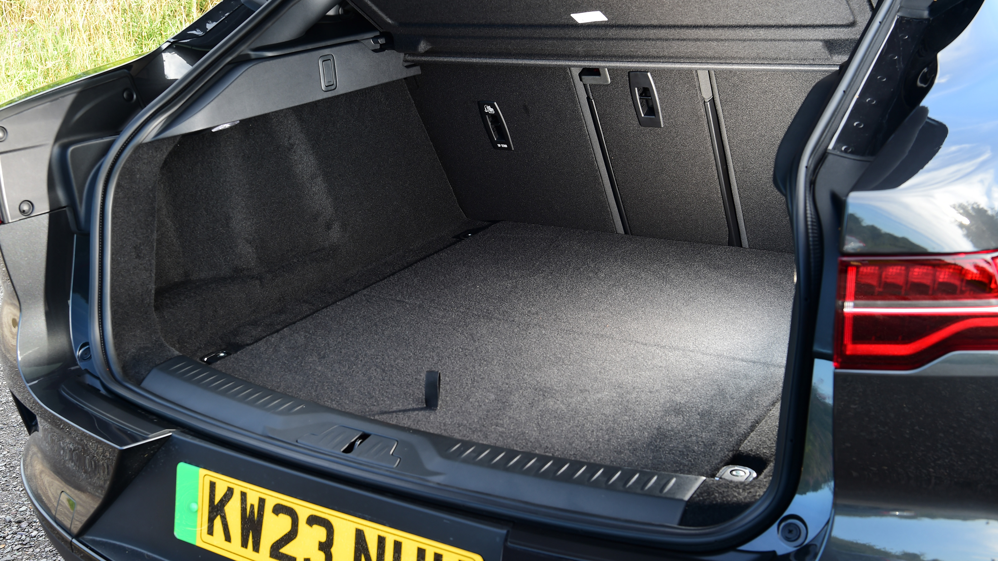 Jaguar I-Pace - boot