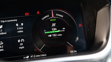 Jaguar I-Pace - digital driver's display