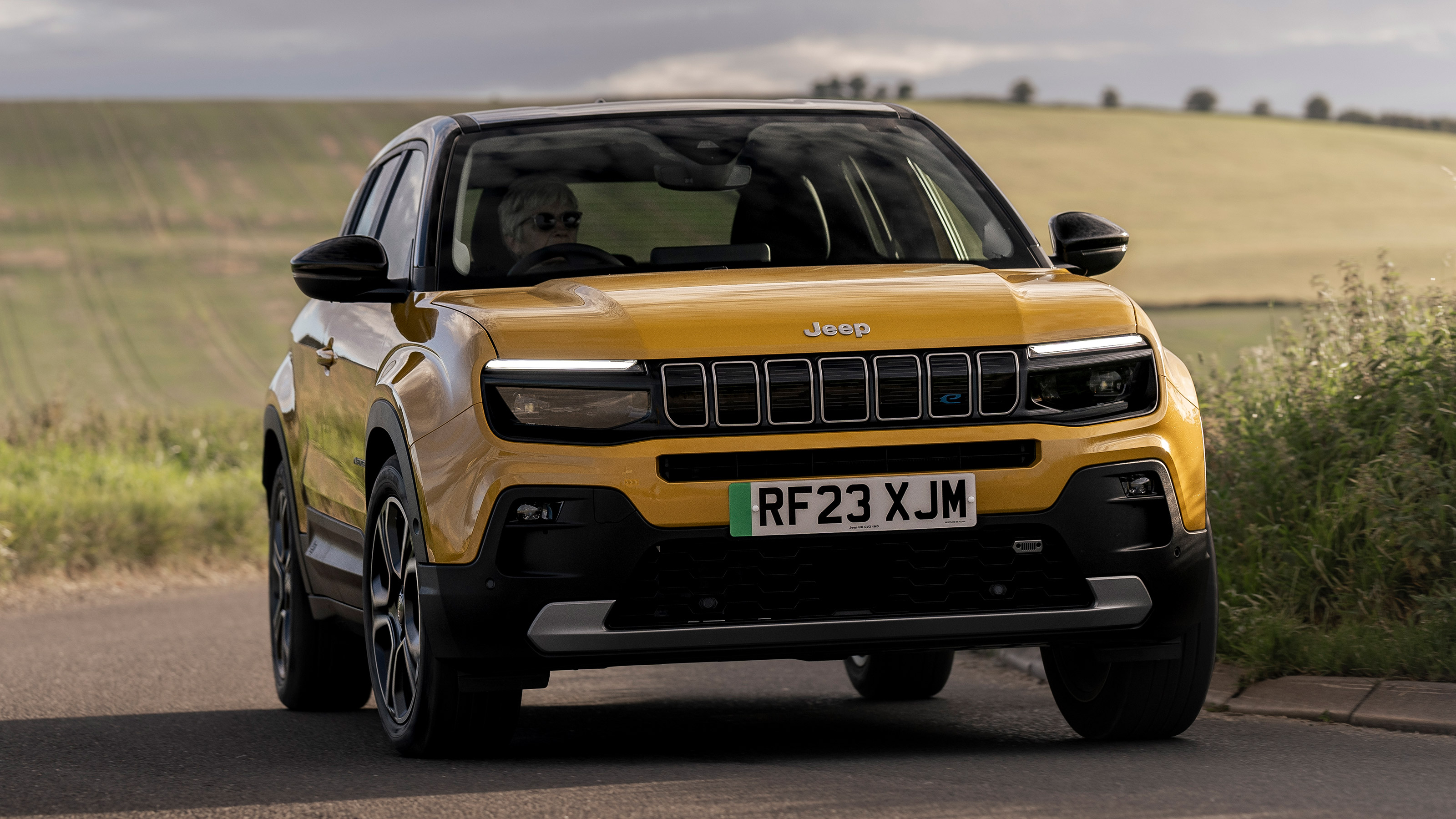 Jeep Avenger - front action