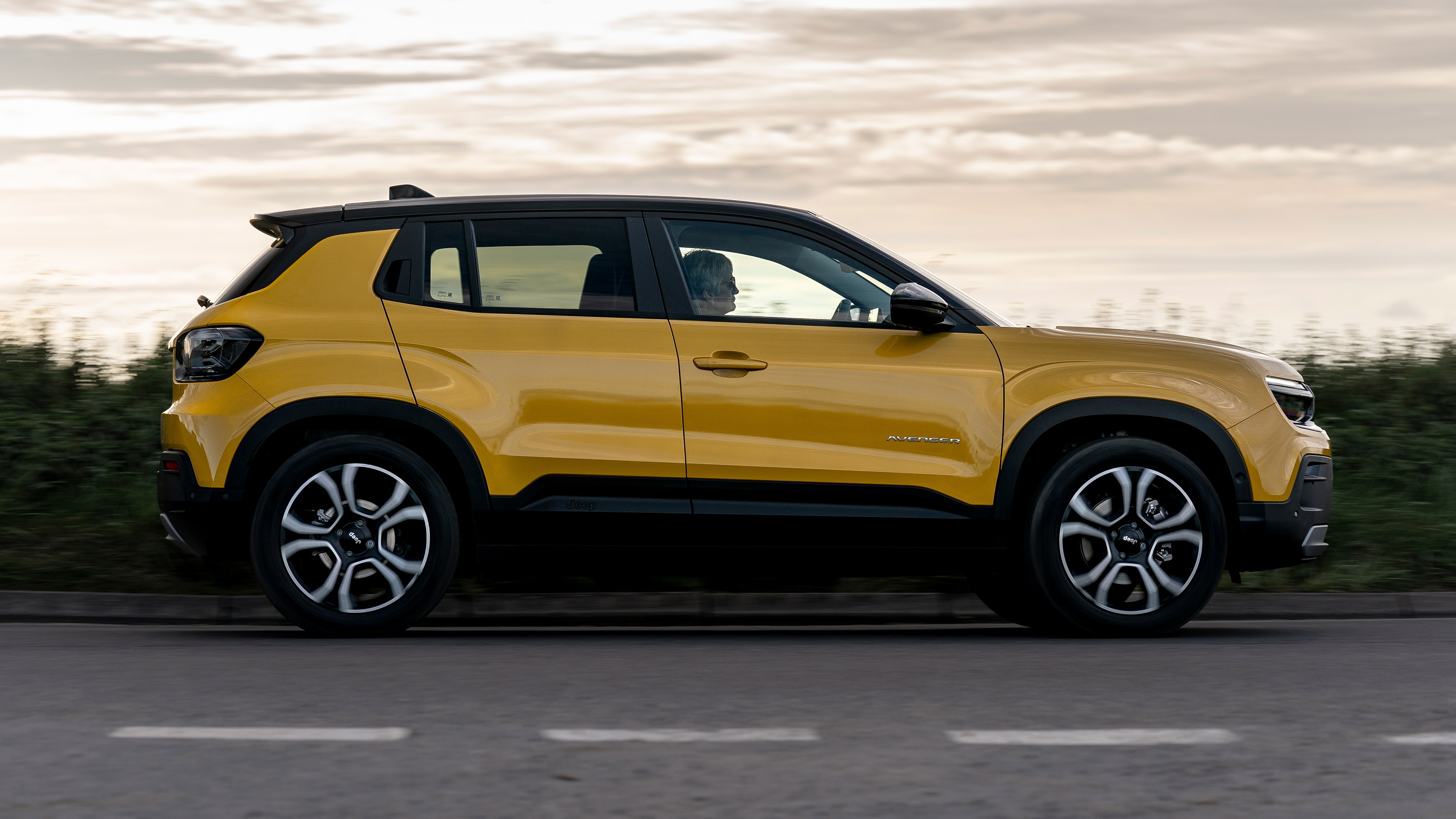 Jeep Avenger - side