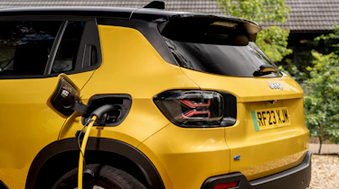 Jeep Avenger - charging