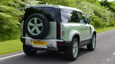 Land Rover Defender - rear tracking