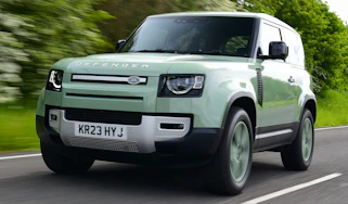 Land Rover Defender - front tracking