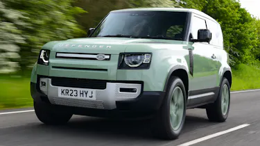 Land Rover Defender - front tracking