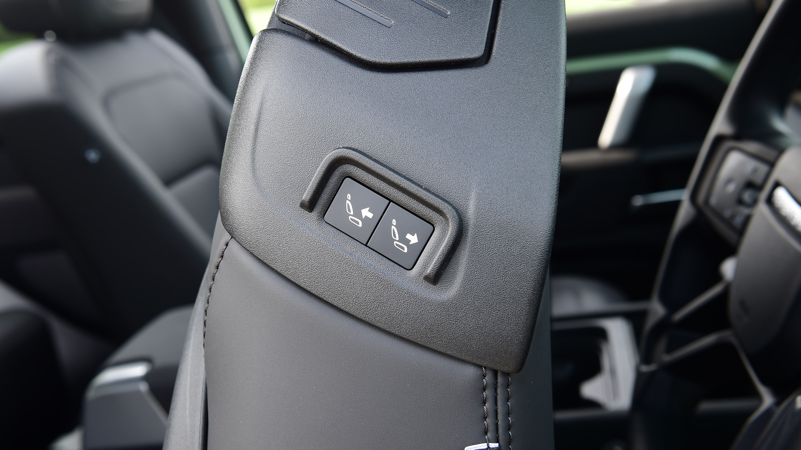 Land Rover Defender - front seat controls