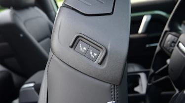 Land Rover Defender - front seat controls
