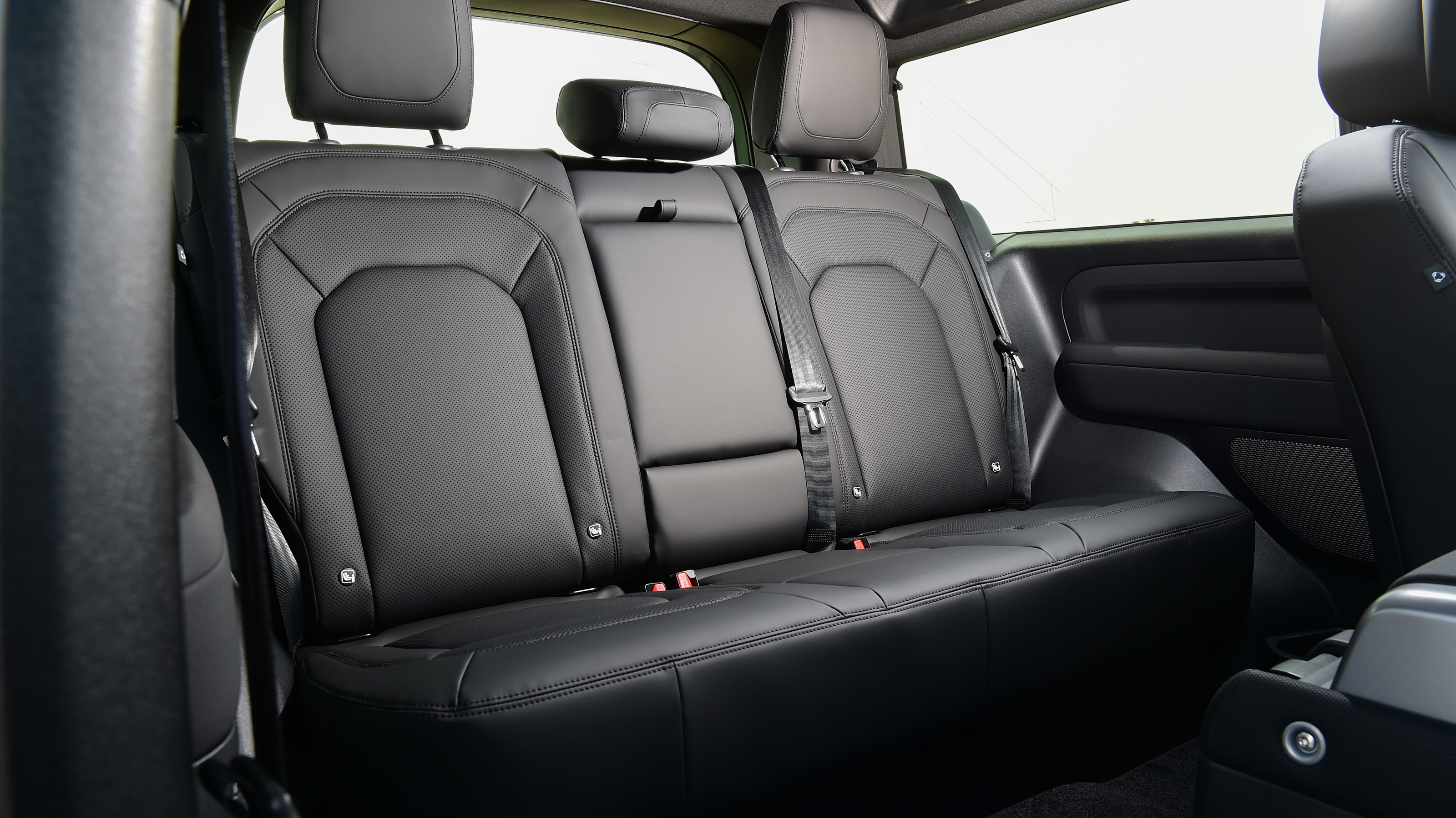 Land Rover Defender - rear seats